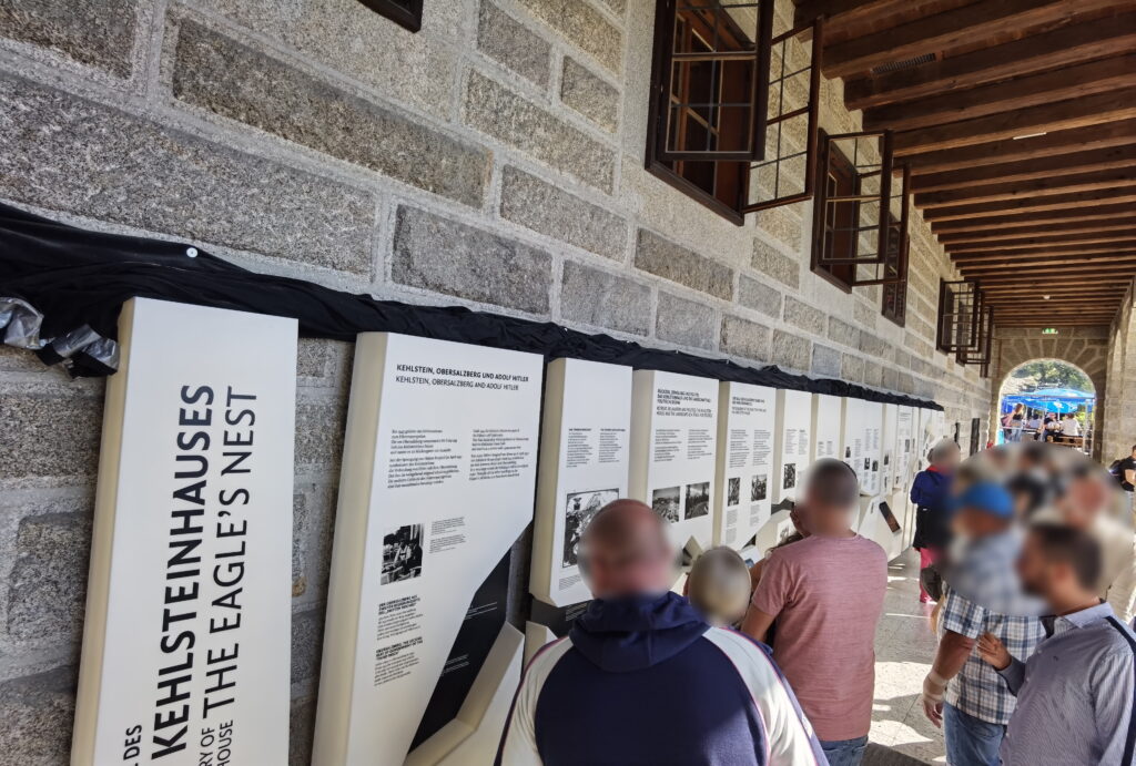 Diese Tafeln informieren über das Kehlsteinhaus